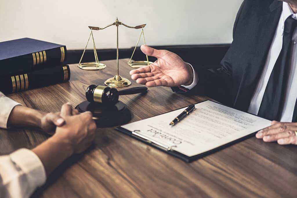 Good service cooperation, Consultation of Businesswoman and Male Legal Credit Company